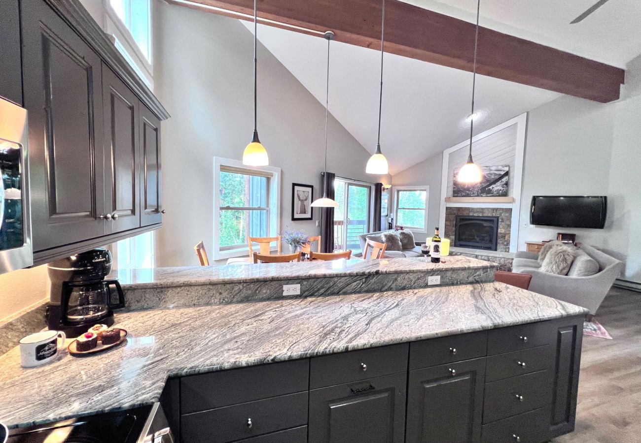 Condominium in Breckenridge - Ski in/out ON 4O’clock Run Play in Pool+Hot Tubs