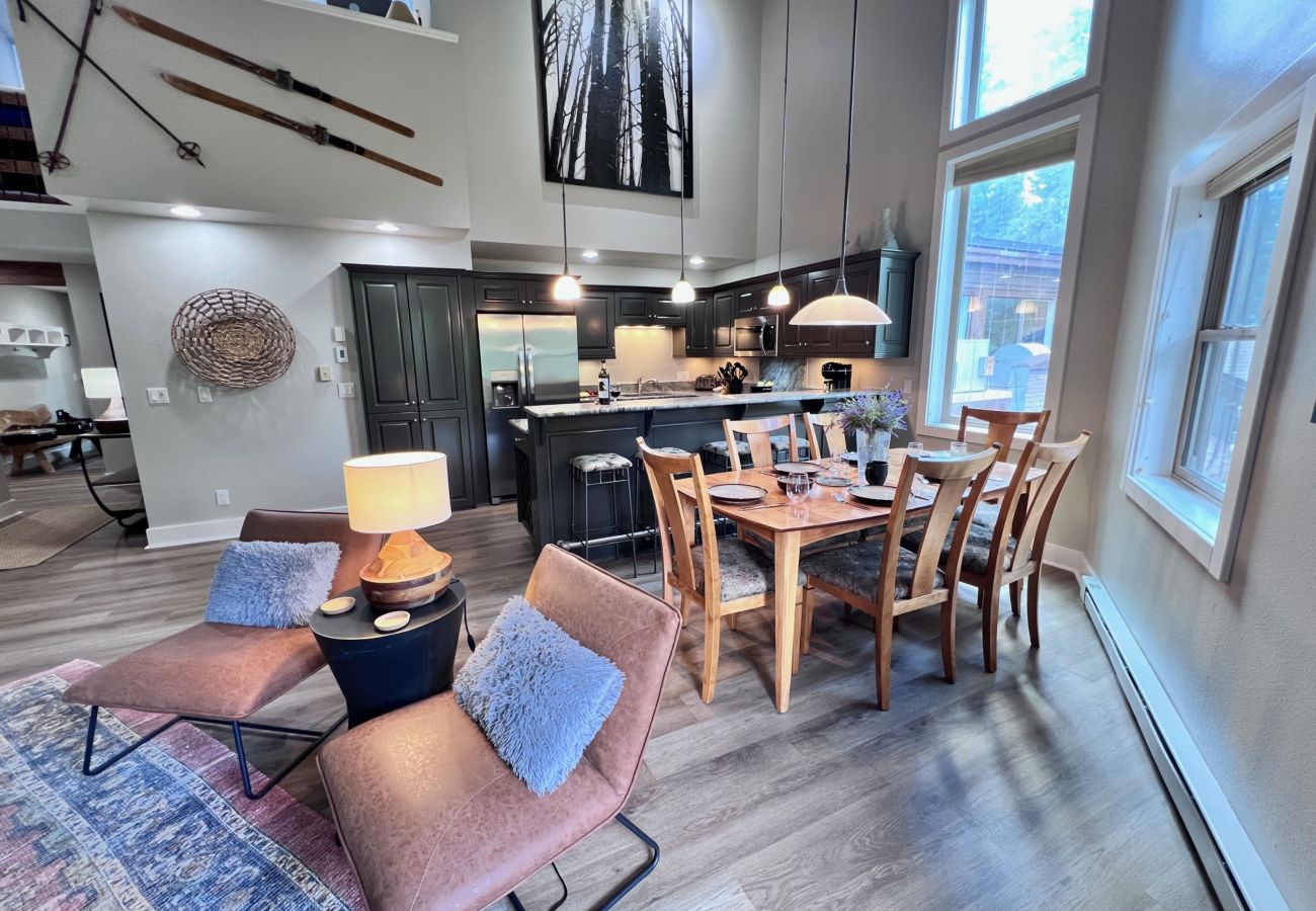 Condominium in Breckenridge - Ski in/out ON 4O’clock Run Play in Pool+Hot Tubs