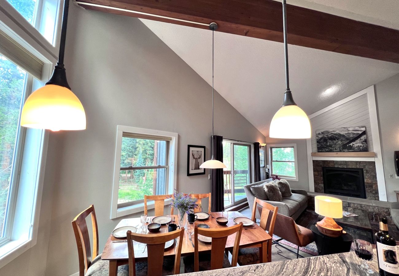 Condominium in Breckenridge - Ski in/out ON 4O’clock Run Play in Pool+Hot Tubs