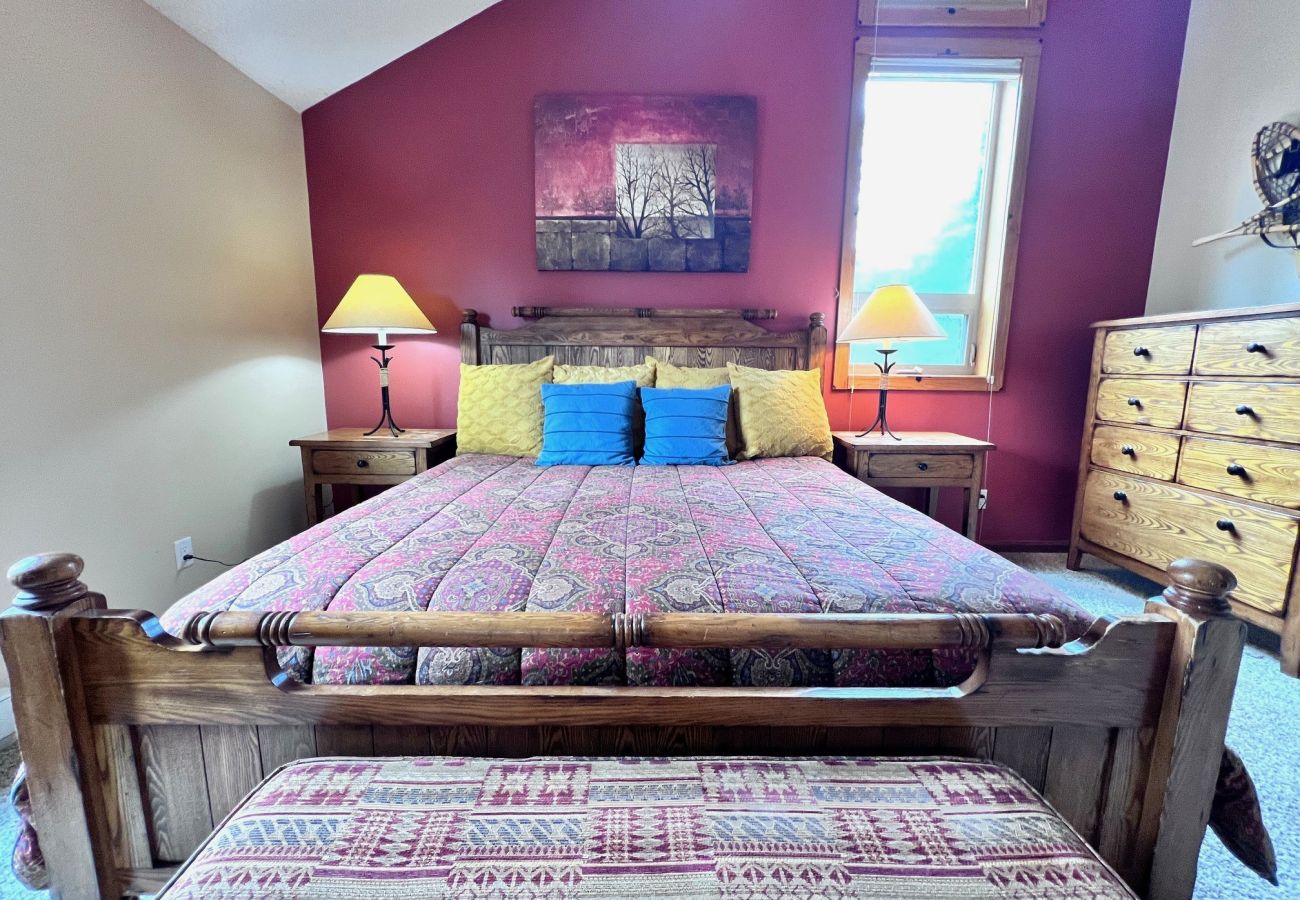 Condominium in Breckenridge - Ski in/out ON 4O’clock Run Play in Pool+Hot Tubs
