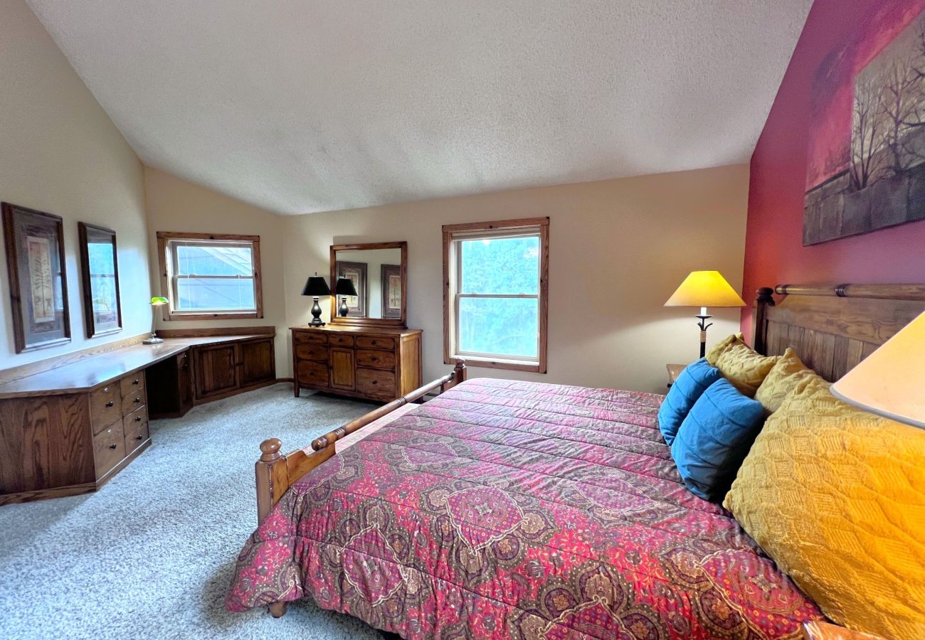 Condominium in Breckenridge - Ski in/out ON 4O’clock Run Play in Pool+Hot Tubs