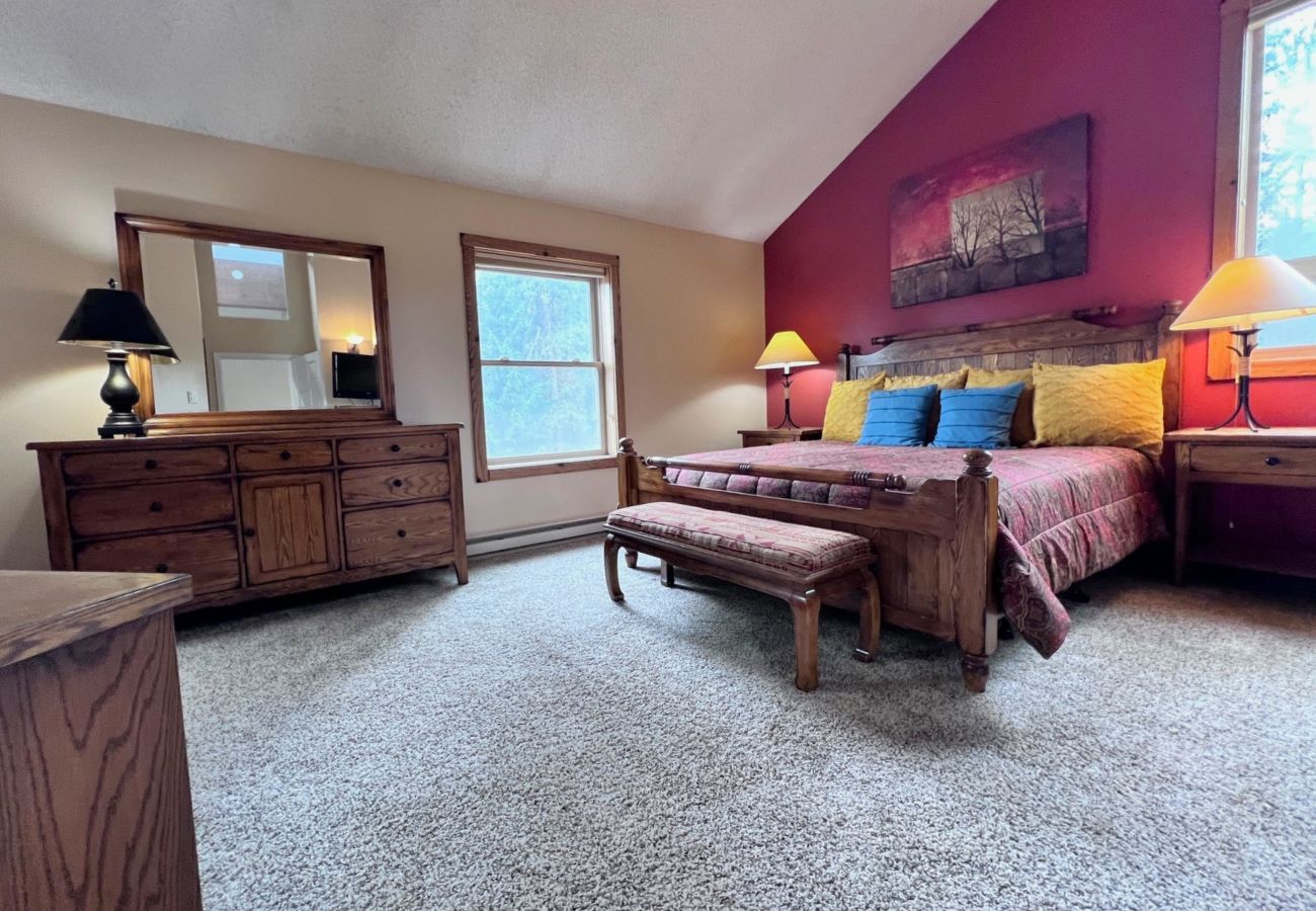 Condominium in Breckenridge - Ski in/out ON 4O’clock Run Play in Pool+Hot Tubs
