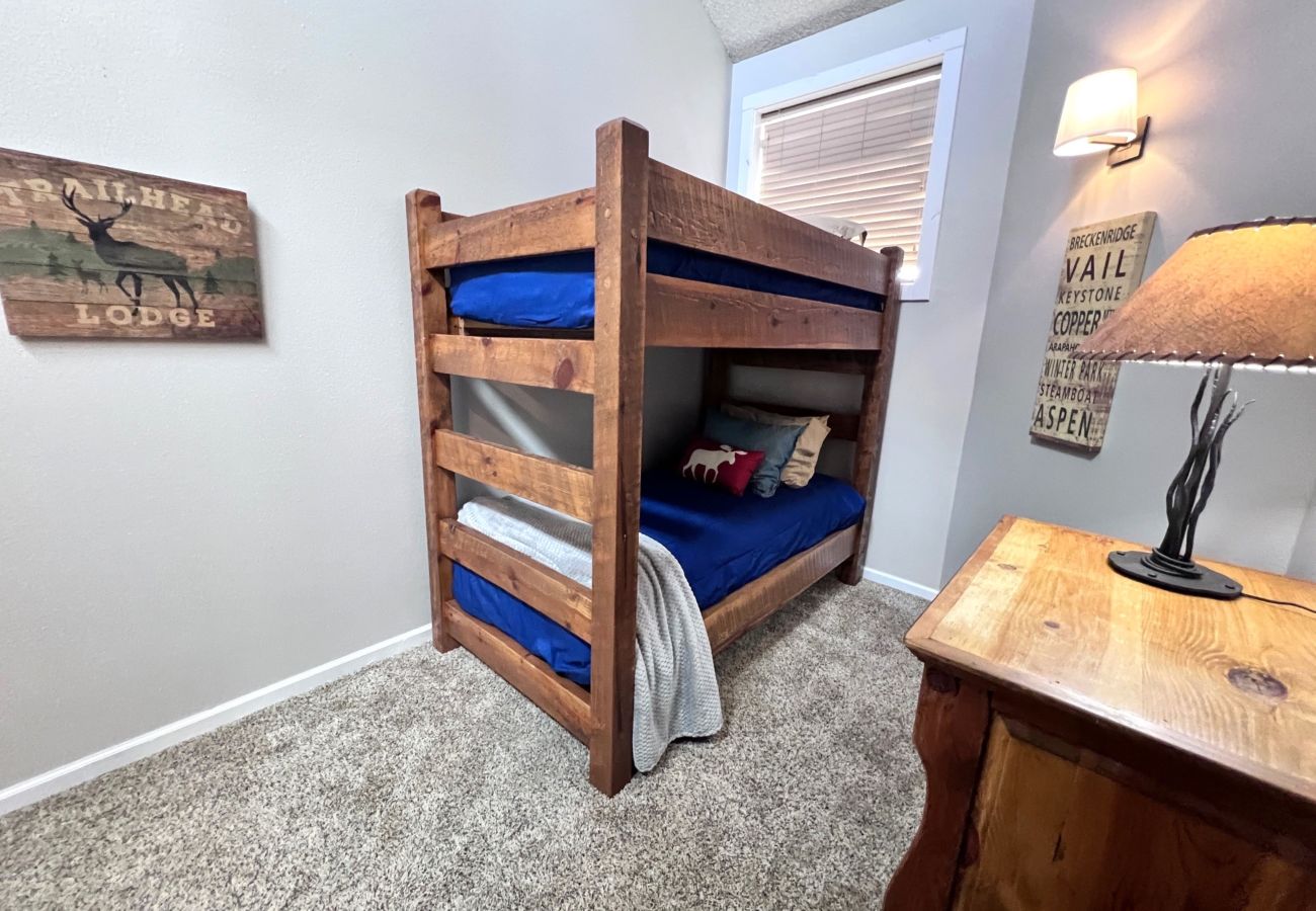 Condominium in Breckenridge - Ski in/out ON 4O’clock Run Play in Pool+Hot Tubs