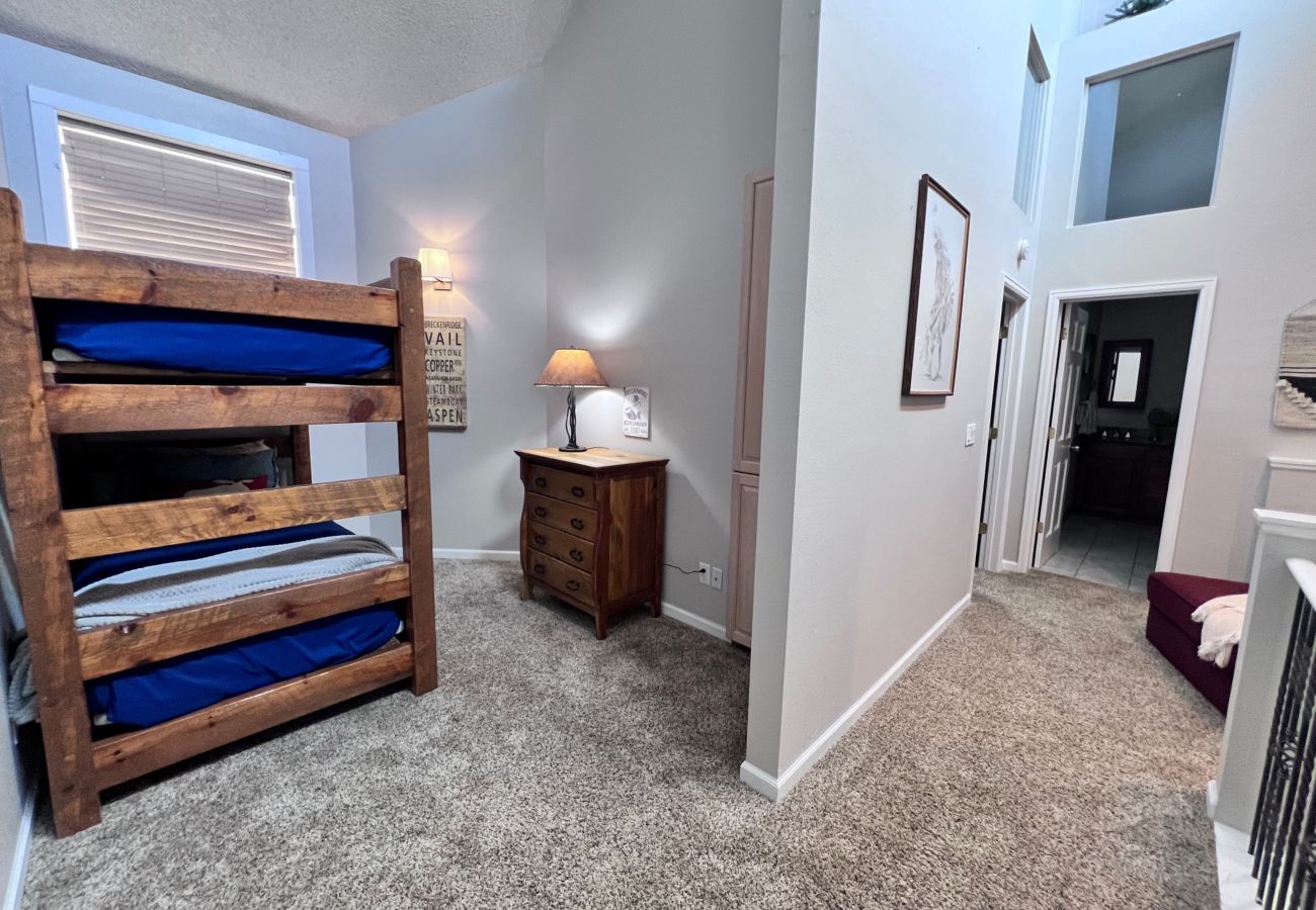 Condominium in Breckenridge - Ski in/out ON 4O’clock Run Play in Pool+Hot Tubs