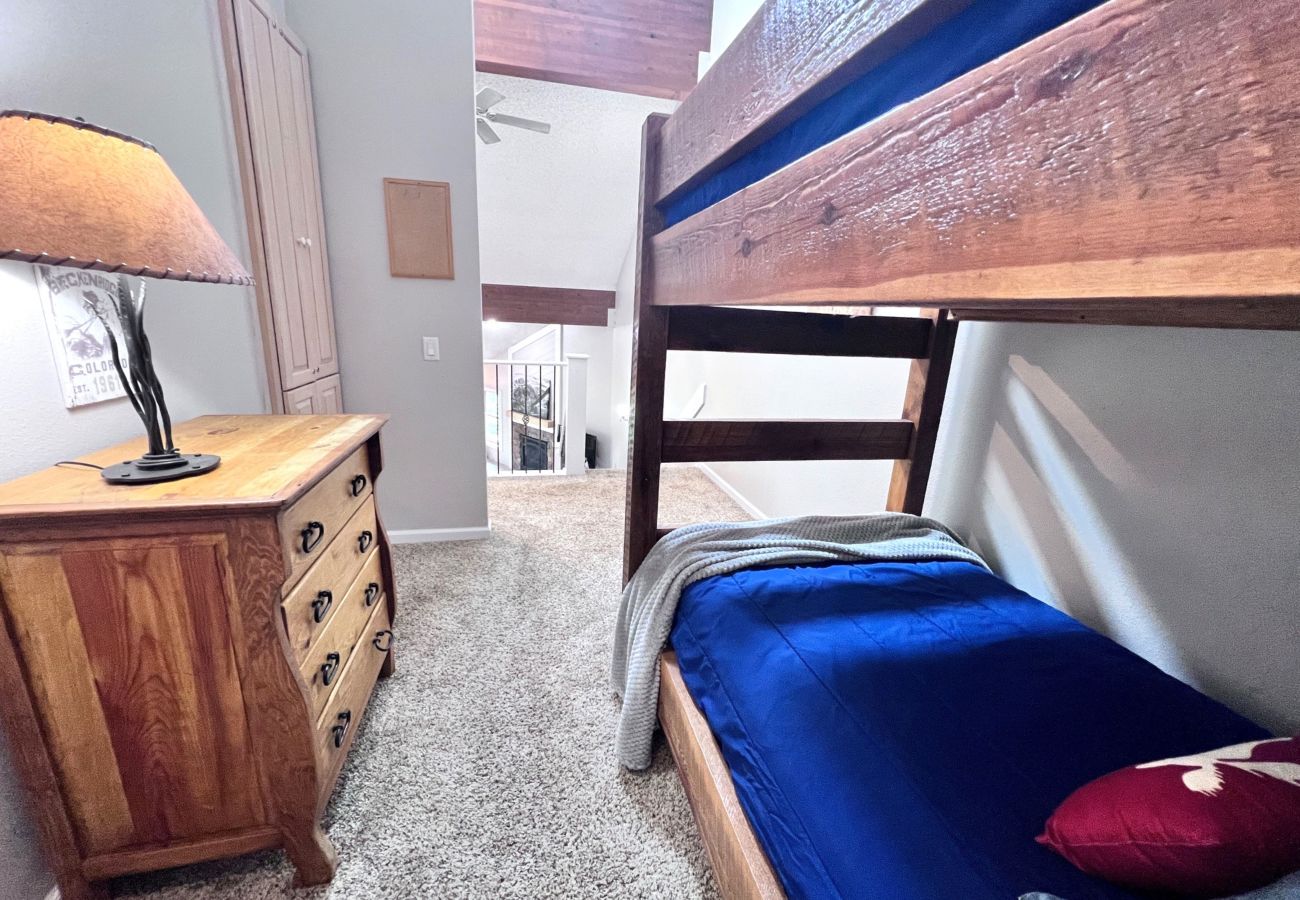 Condominium in Breckenridge - Ski in/out ON 4O’clock Run Play in Pool+Hot Tubs