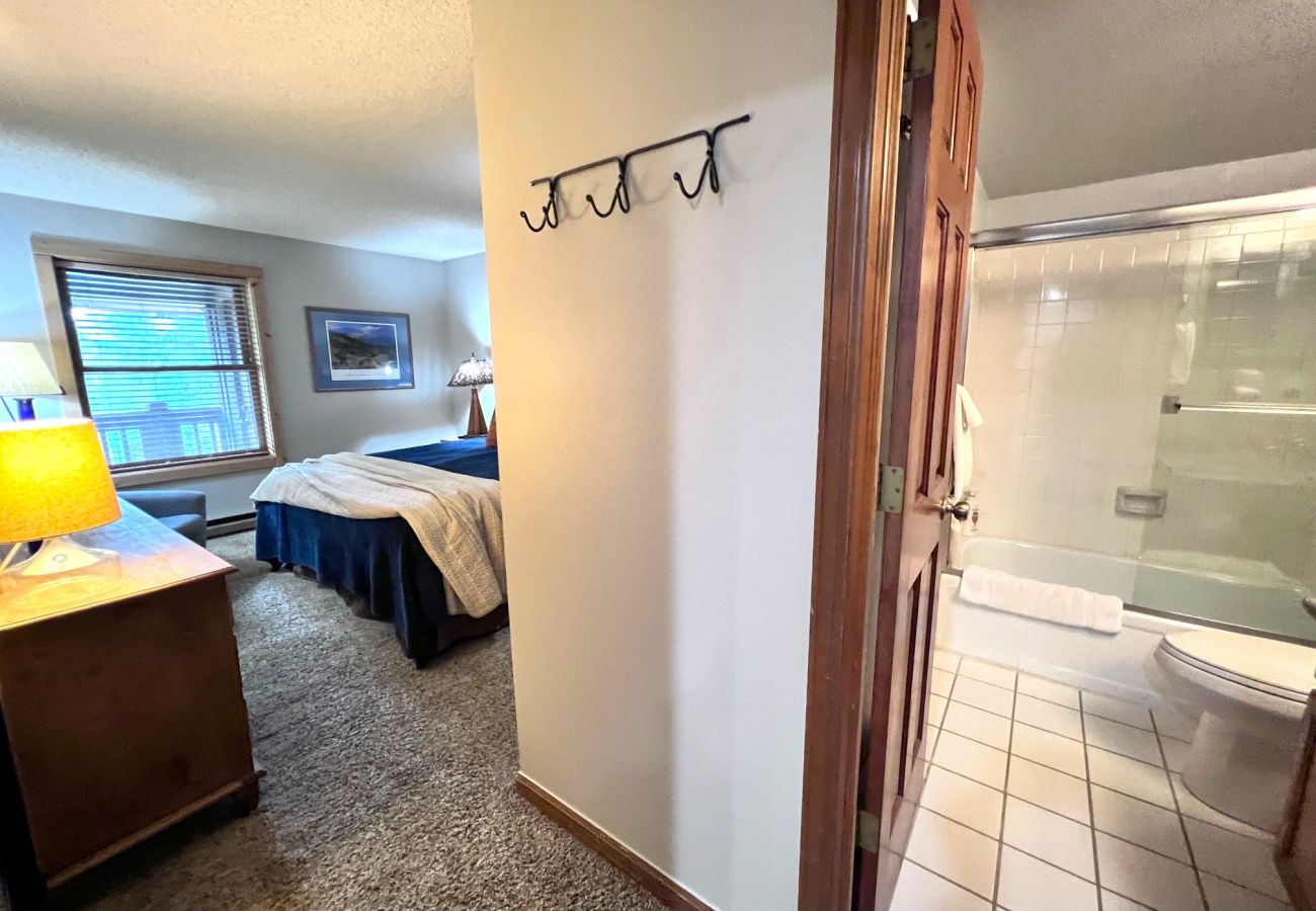 Condominium in Breckenridge - Ski in/out ON 4O’clock Run Play in Pool+Hot Tubs