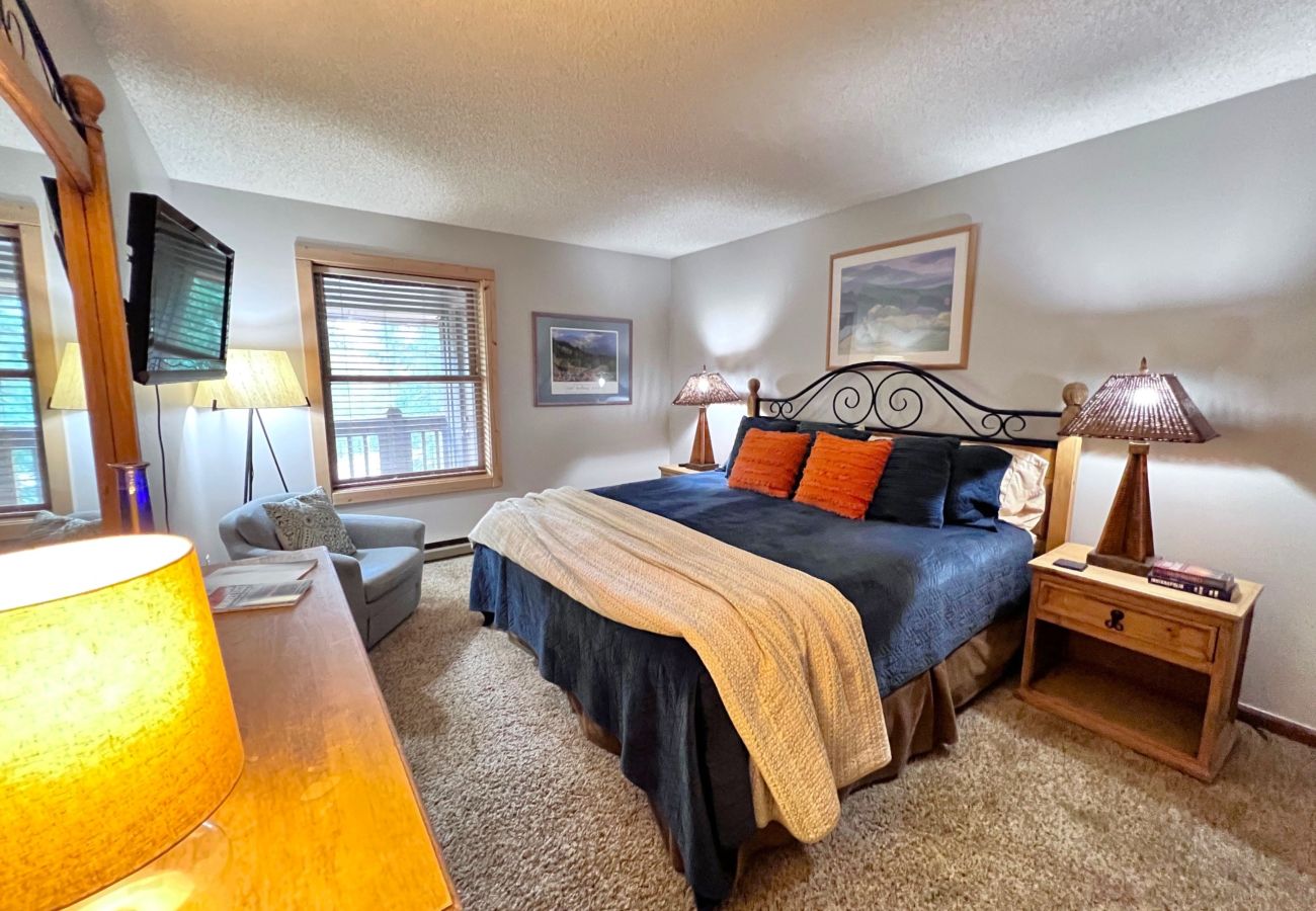 Condominium in Breckenridge - Ski in/out ON 4O’clock Run Play in Pool+Hot Tubs