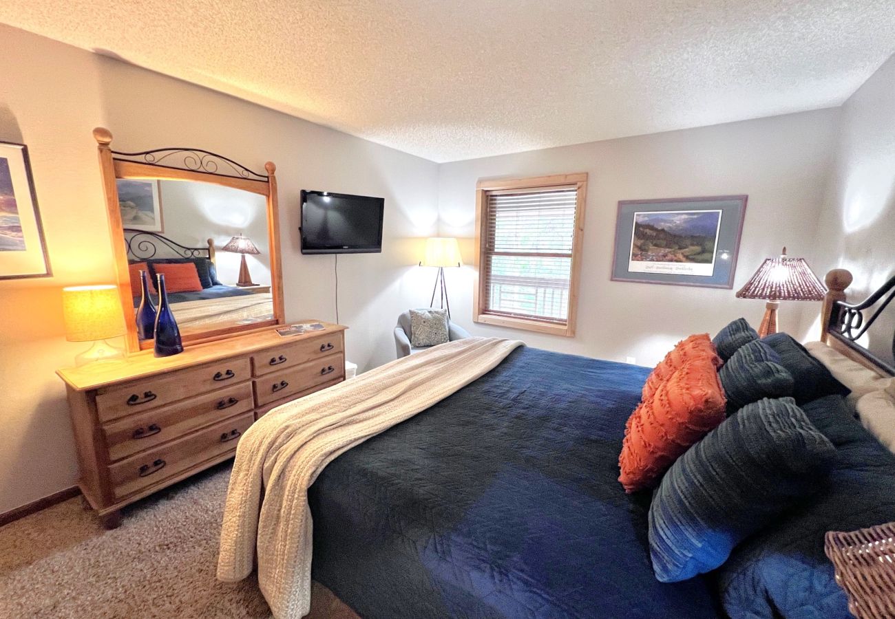 Condominium in Breckenridge - Ski in/out ON 4O’clock Run Play in Pool+Hot Tubs
