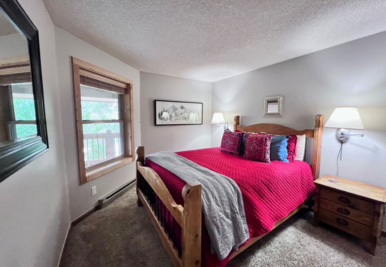 Condominium in Breckenridge - Ski in/out ON 4O’clock Run Play in Pool+Hot Tubs