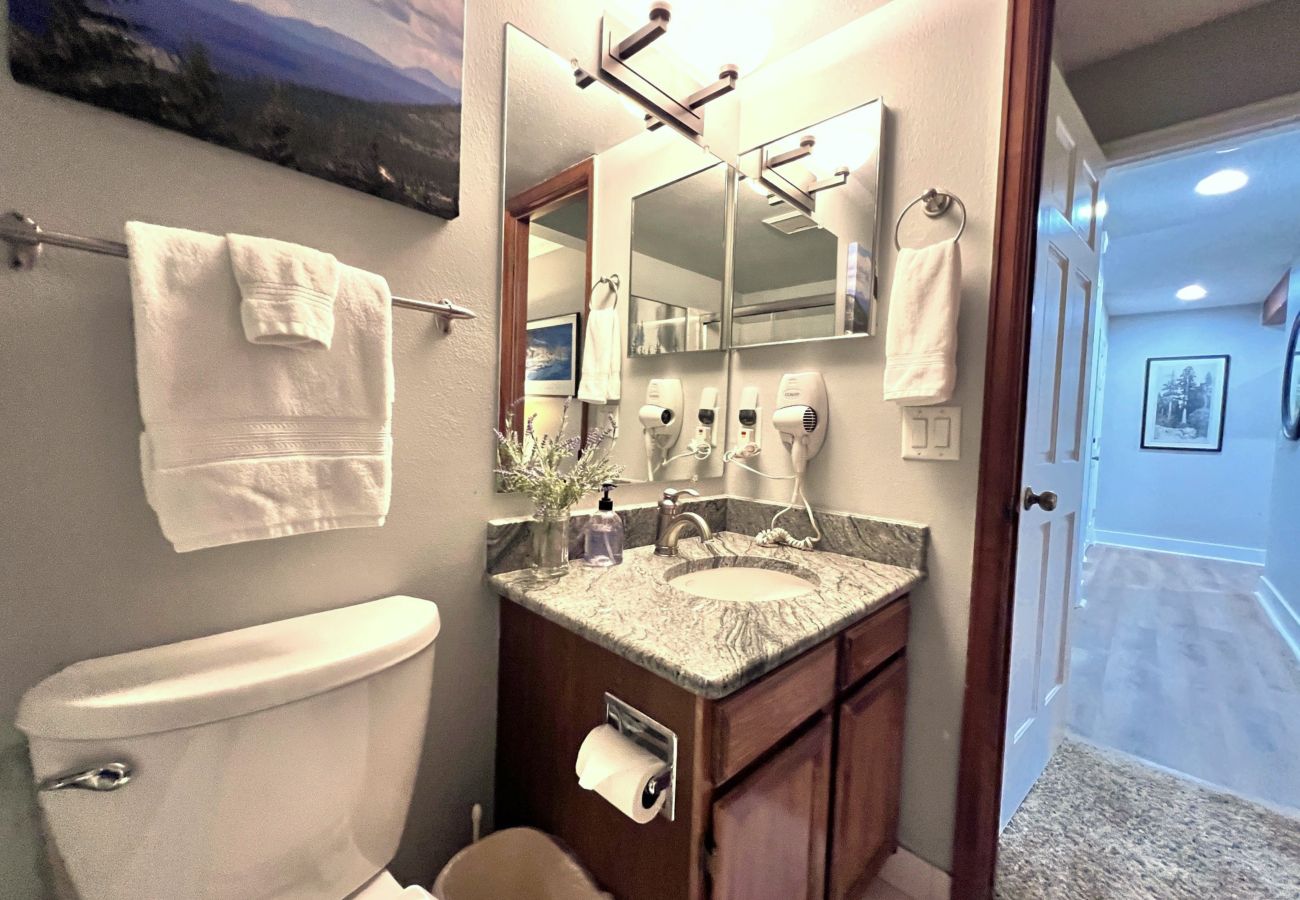 Condominium in Breckenridge - Ski in/out ON 4O’clock Run Play in Pool+Hot Tubs