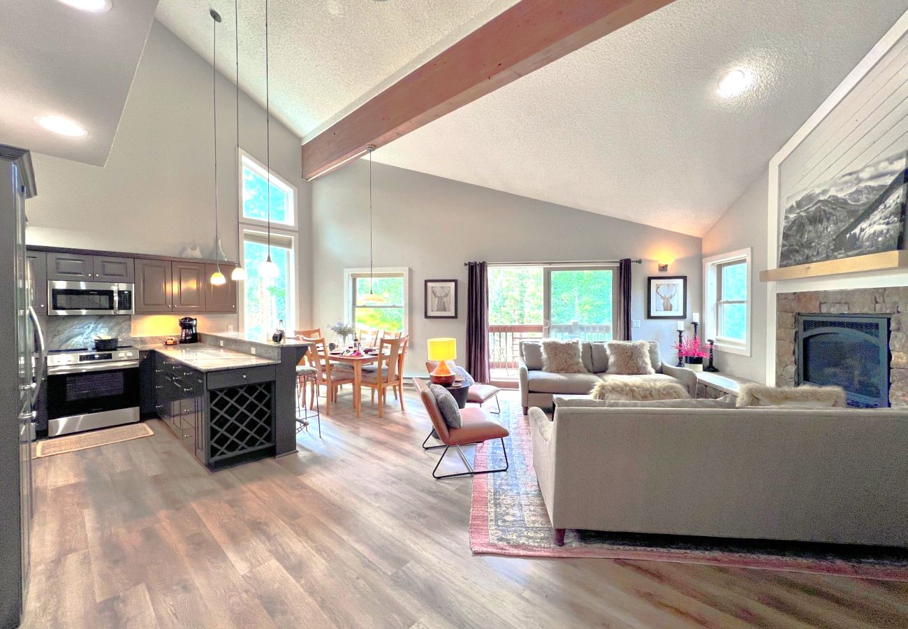 Condominium in Breckenridge - Ski in/out ON 4O’clock Run Play in Pool+Hot Tubs