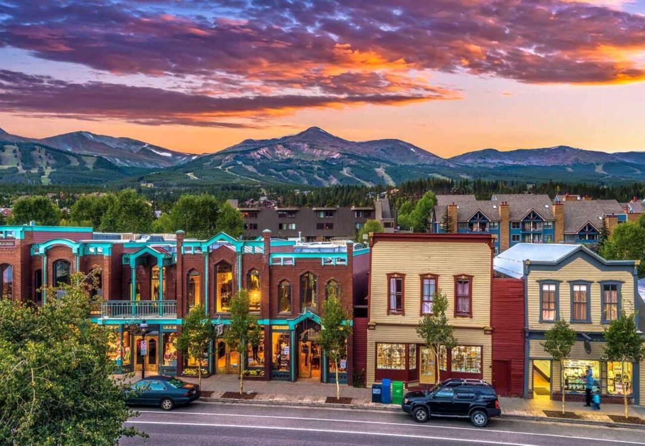 Condominium in Breckenridge - Ski in/out ON 4O’clock Run Play in Pool+Hot Tubs