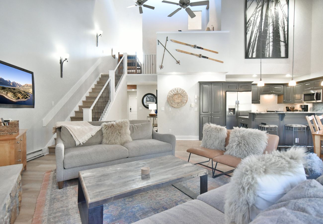 Condominium in Breckenridge - True Ski-In/Ski-Out on 4 O’Clock Run | Tyra Summit