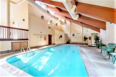 Condominium in Breckenridge - Tyra Summit Golden Eagle Condo • Ski in/out • Pool+Hot Tubs