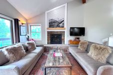 Condominium in Breckenridge - Tyra Summit Golden Eagle Condo • Ski in/out • Pool+Hot Tubs