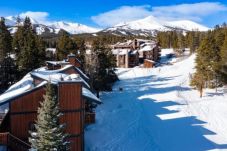 Condominium in Breckenridge - Tyra Summit Golden Eagle Condo • Ski in/out • Pool+Hot Tubs