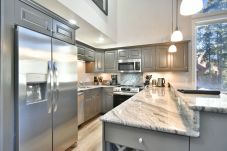 Condominium in Breckenridge - True Ski-In/Ski-Out on 4 O’Clock Run | Tyra Summit