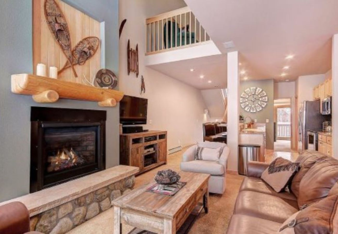 Townhouse in Breckenridge - Ski In-Out to 4 Oclock Run Breck! Private Hot Tub 