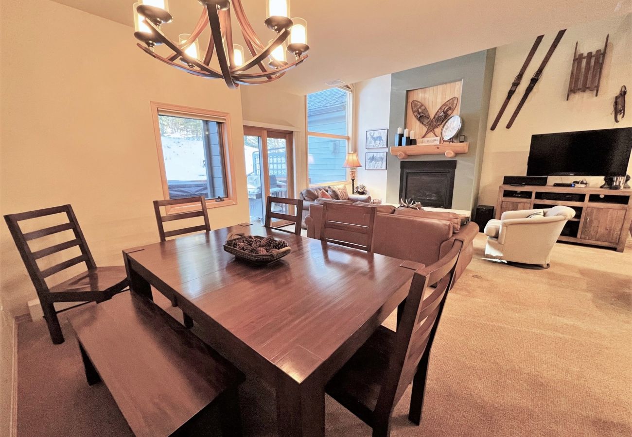 Townhouse in Breckenridge - Ski In-Out to 4 Oclock Run Breck! Private Hot Tub 