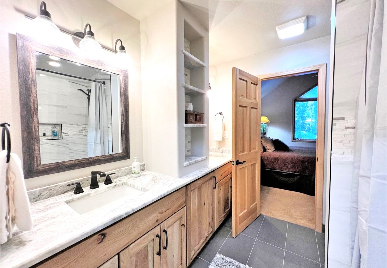 Townhouse in Breckenridge - Ski In-Out to 4 Oclock Run Breck! Private Hot Tub 