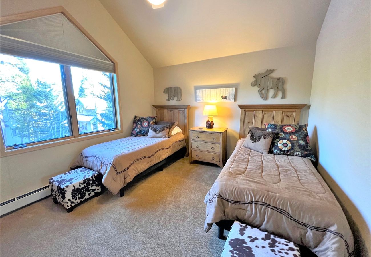 Townhouse in Breckenridge - Ski In-Out to 4 Oclock Run Breck! Private Hot Tub 