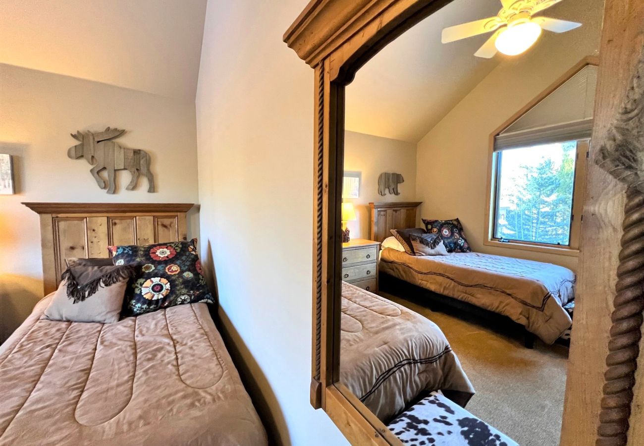 Townhouse in Breckenridge - Ski In-Out to 4 Oclock Run Breck! Private Hot Tub 