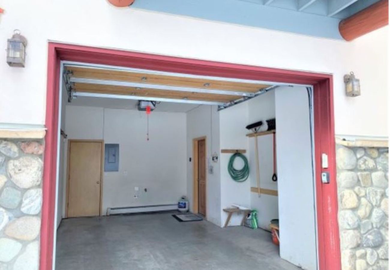 Townhouse in Breckenridge - Ski In-Out to 4 Oclock Run Breck! Private Hot Tub 
