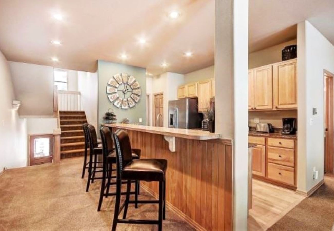 Townhouse in Breckenridge - Ski In-Out to 4 Oclock Run Breck! Private Hot Tub 