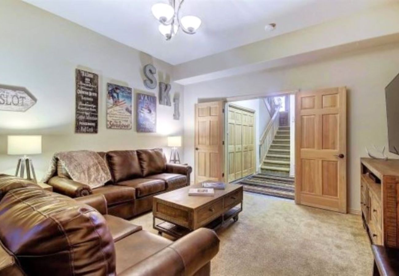 Townhouse in Breckenridge - Ski In-Out to 4 Oclock Run Breck! Private Hot Tub 