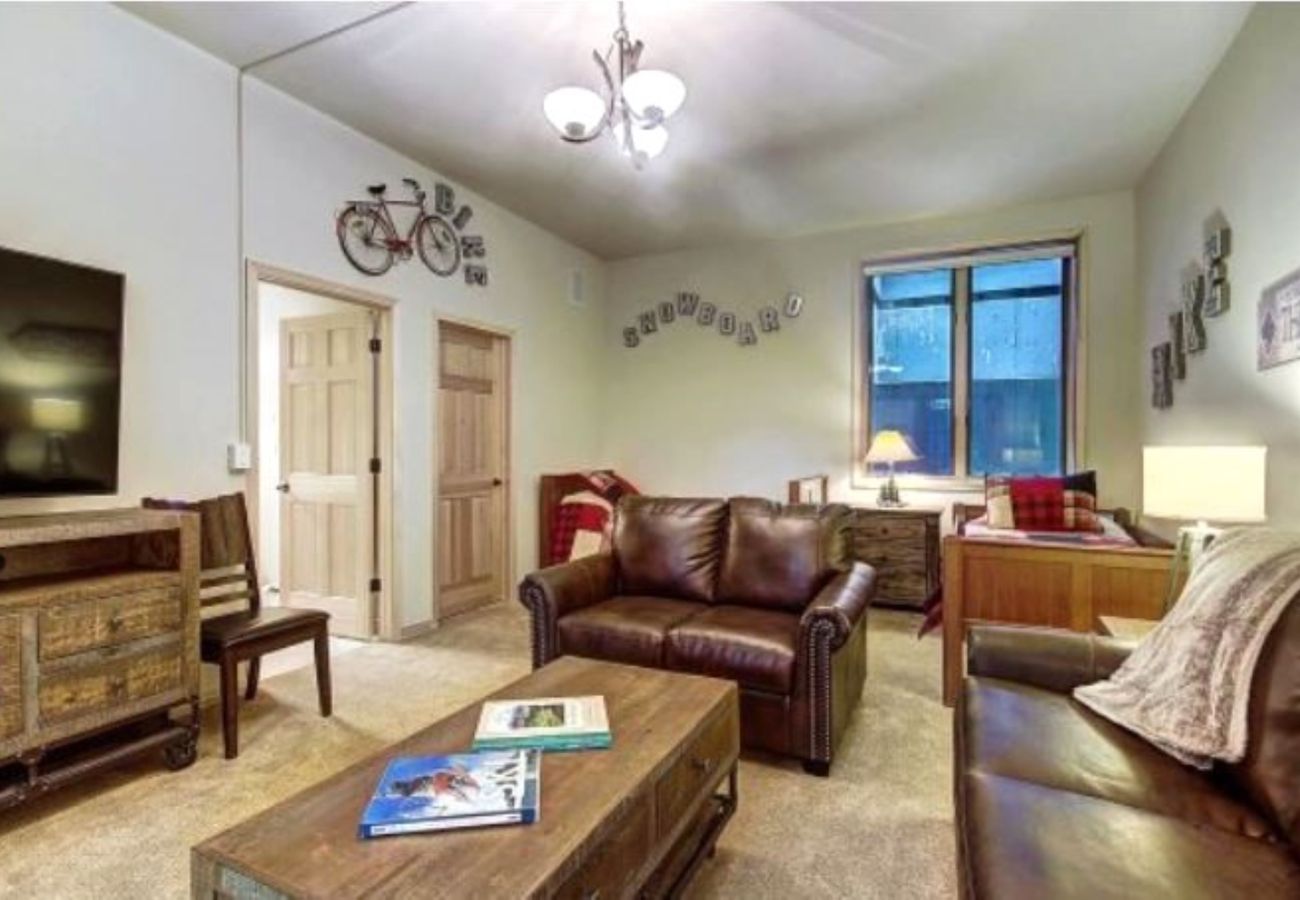 Townhouse in Breckenridge - Ski In-Out to 4 Oclock Run Breck! Private Hot Tub 