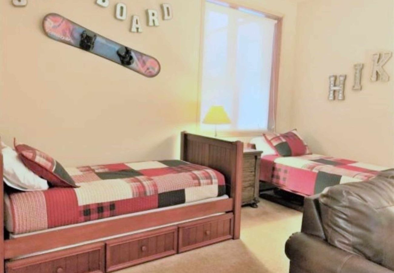 Townhouse in Breckenridge - Ski In-Out to 4 Oclock Run Breck! Private Hot Tub 