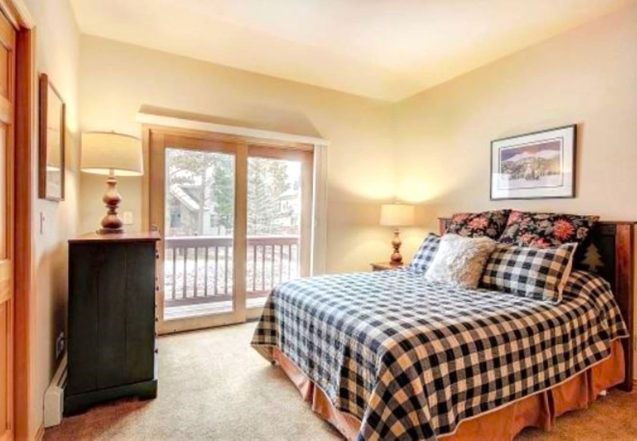 Townhouse in Breckenridge - Ski In-Out to 4 Oclock Run Breck! Private Hot Tub 