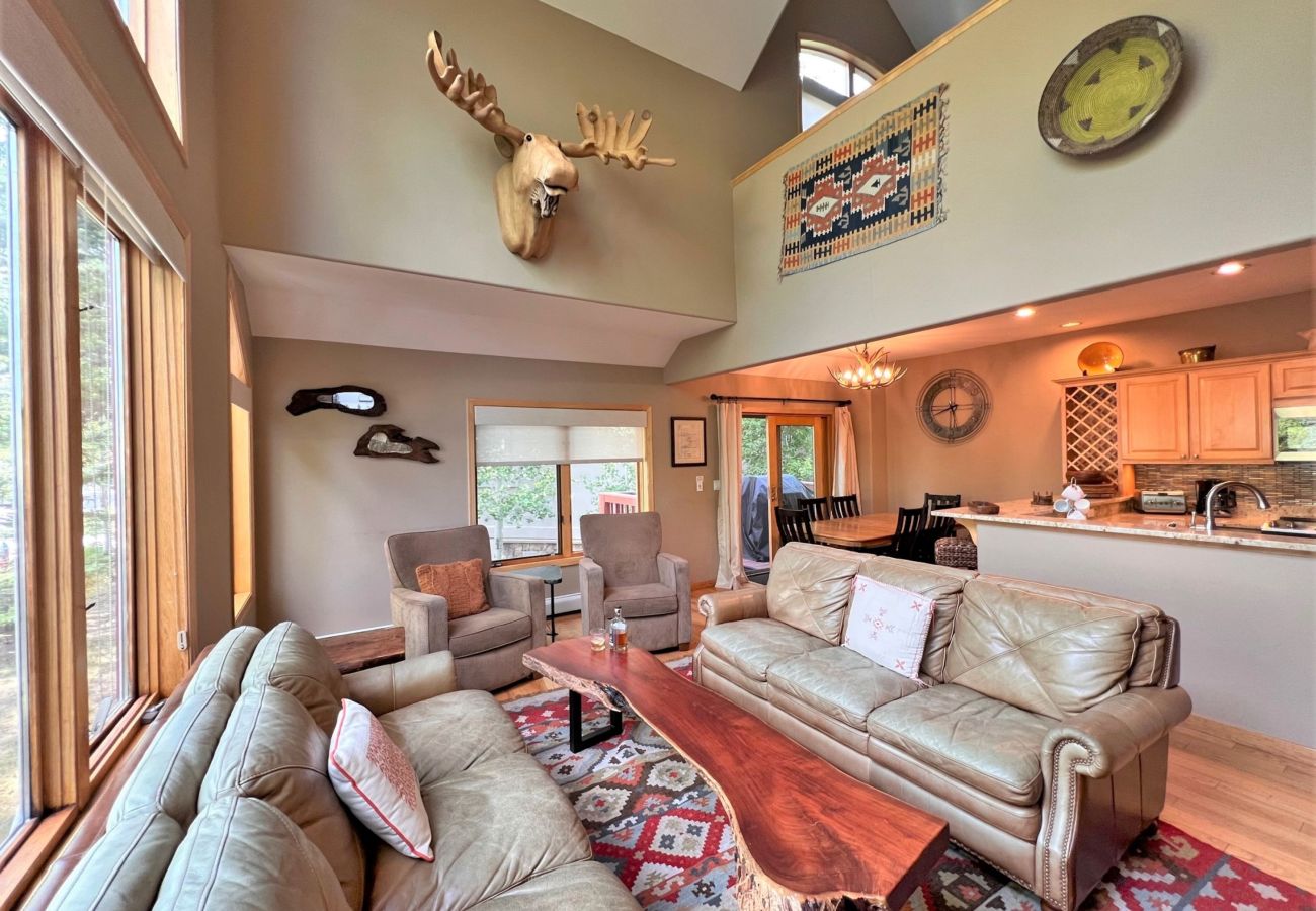 Townhouse in Breckenridge -  Ski In-Out 300 ft to 4 O'clock Run Private Hot Tub