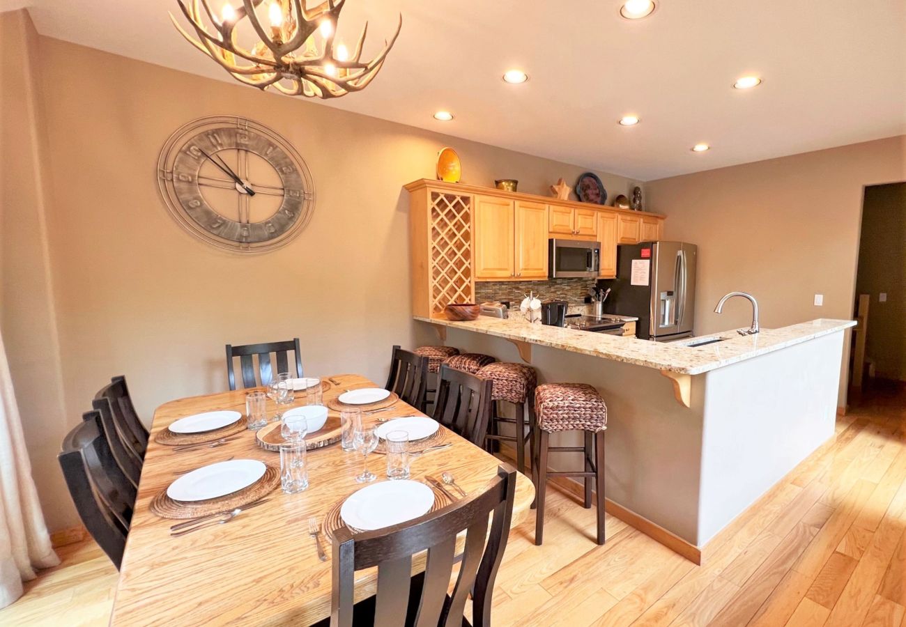 Townhouse in Breckenridge -  Ski In-Out 300 ft to 4 O'clock Run Private Hot Tub