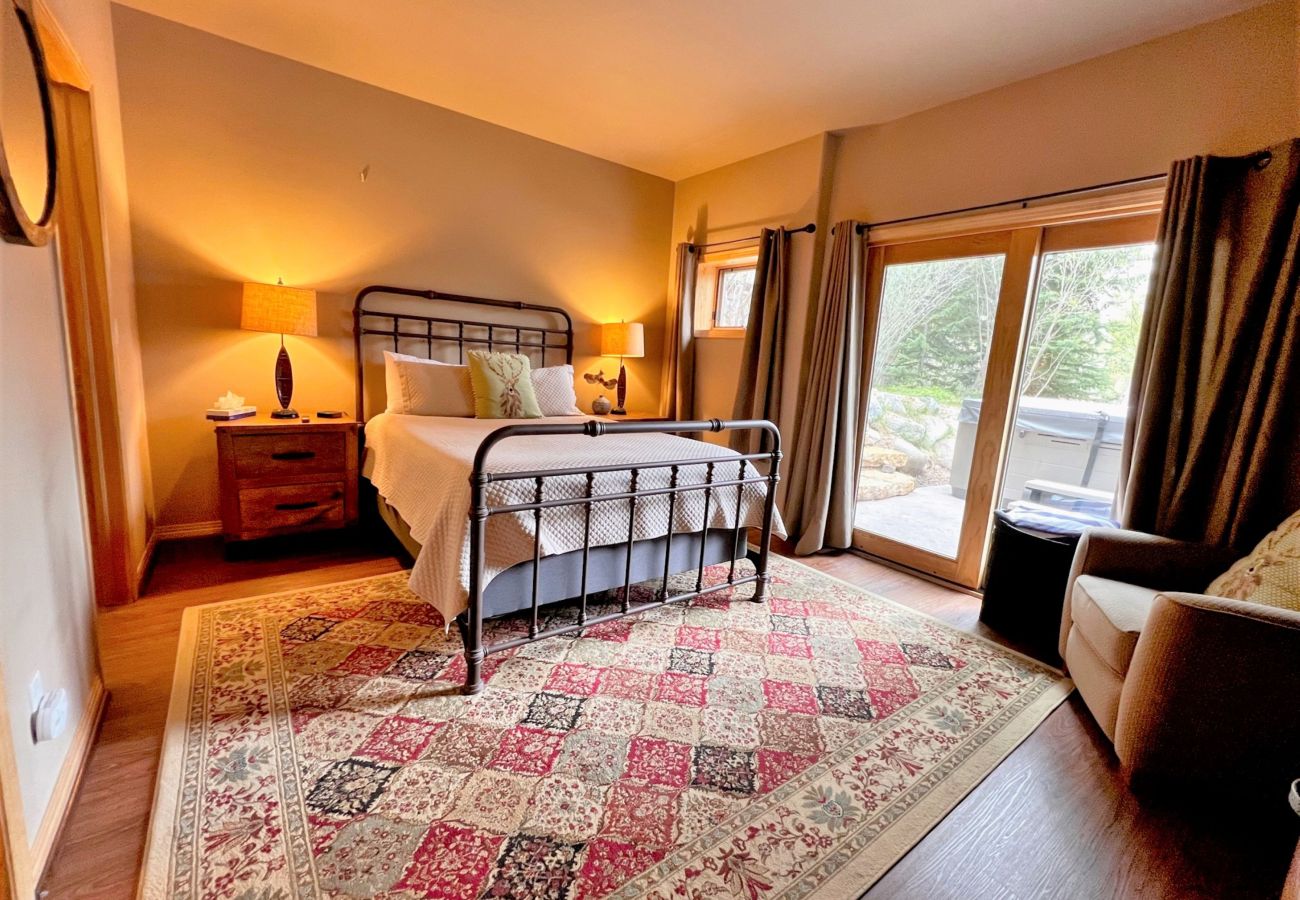 Townhouse in Breckenridge -  Ski In-Out 300 ft to 4 O'clock Run Private Hot Tub