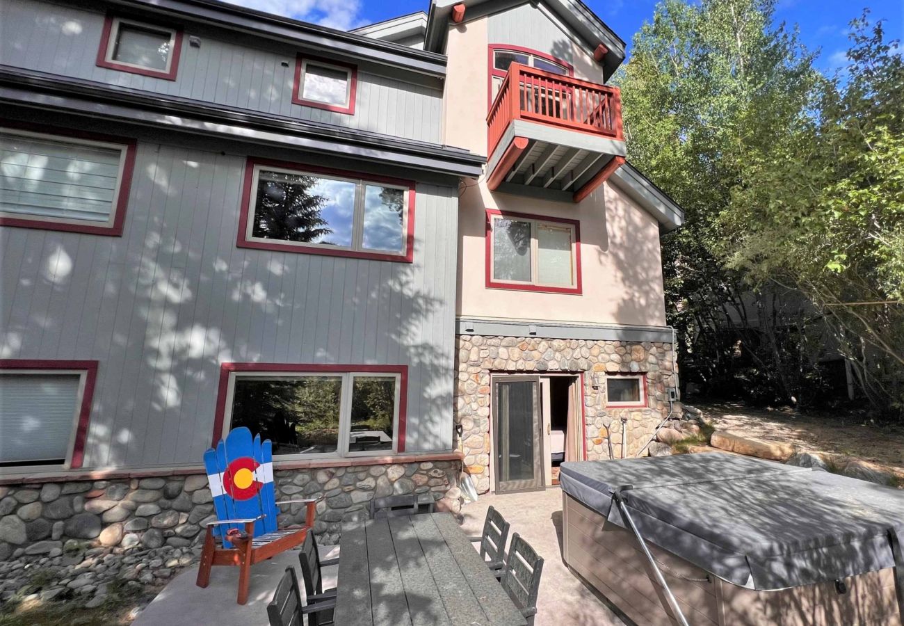 Townhouse in Breckenridge -  Ski In-Out 300 ft to 4 O'clock Run Private Hot Tub