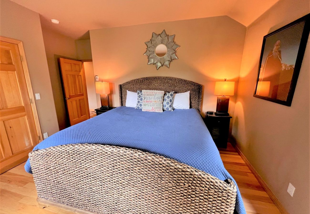 Townhouse in Breckenridge -  Ski In-Out 300 ft to 4 O'clock Run Private Hot Tub