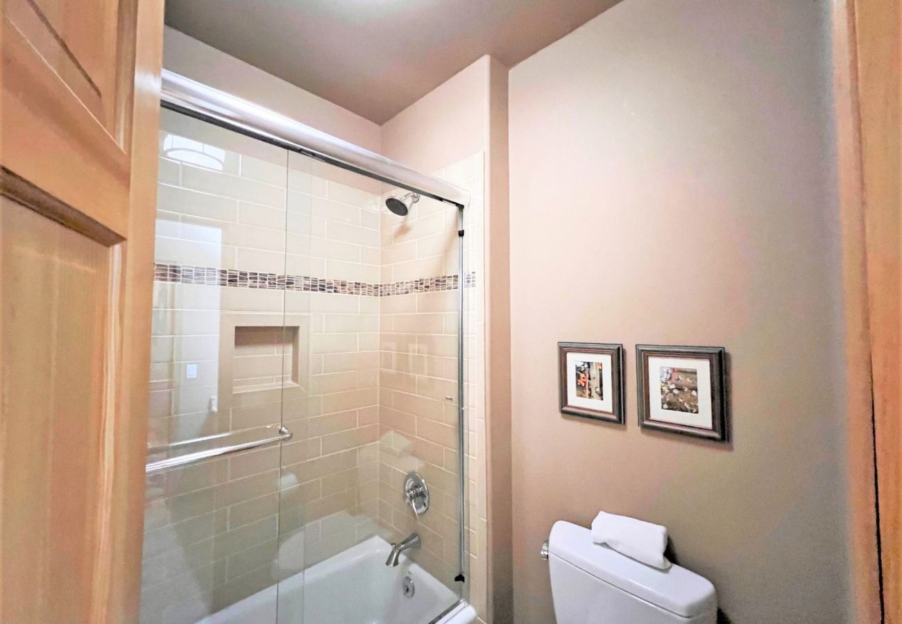 Townhouse in Breckenridge -  Ski In-Out 300 ft to 4 O'clock Run Private Hot Tub