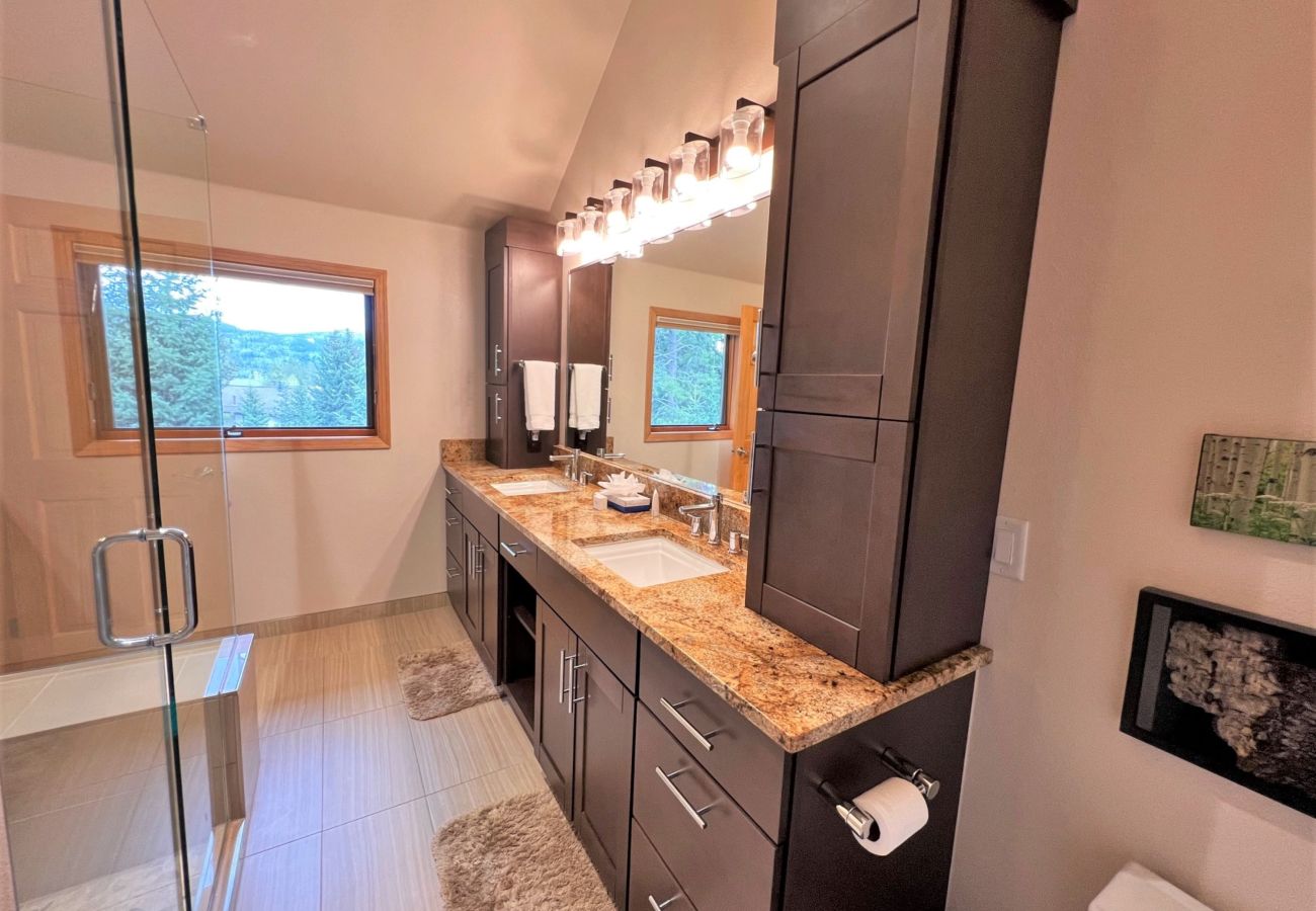 Townhouse in Breckenridge -  Ski In-Out 300 ft to 4 O'clock Run Private Hot Tub
