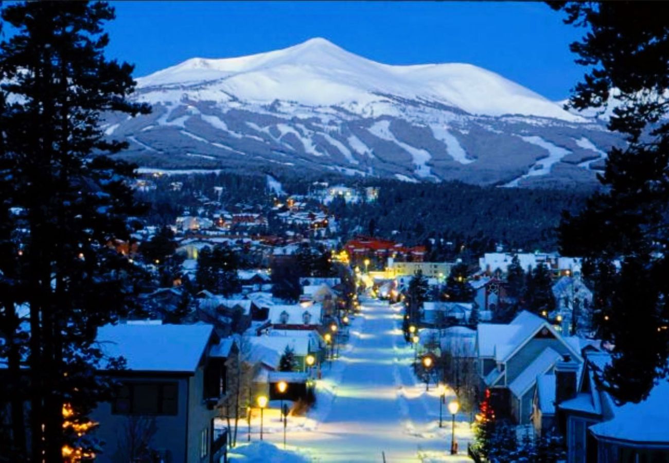 Townhouse in Breckenridge -  Ski In-Out 300 ft to 4 O'clock Run Private Hot Tub