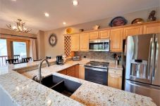 Townhouse in Breckenridge -  Ski In-Out 300 ft to 4 O'clock Run Private Hot Tub