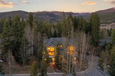 Townhouse in Breckenridge -  Tall Pines Imperial Townhome • Ski In/Out • Private Hot Tub