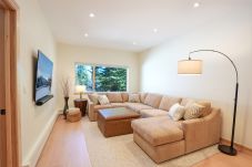 Townhouse in Breckenridge -  Tall Pines Imperial Townhome • Ski In/Out • Private Hot Tub