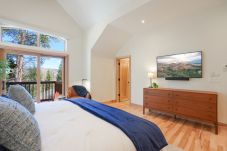 Townhouse in Breckenridge -  Tall Pines Imperial Townhome • Ski In/Out • Private Hot Tub