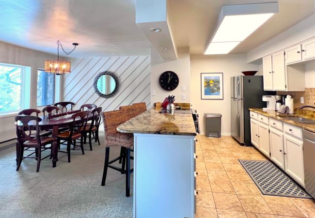 Condominium in Breckenridge - Park Place Aspen Condo • Walk to Main St. • Snowflake Lift • Pool+Hot Tubs Condominium in Breckenridge - Park Place Aspen Condo • Walk to Main St. • Snowflake Lift • Pool+Hot Tubs