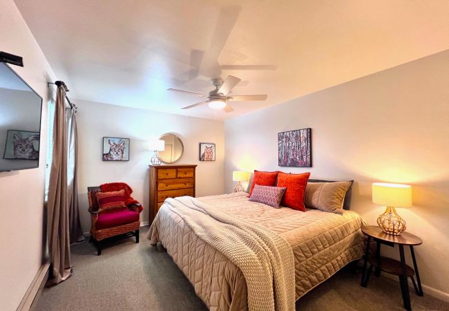 Condominium in Breckenridge - Park Place Aspen Condo • Walk to Main St. • Snowflake Lift • Pool+Hot Tubs Condominium in Breckenridge - Park Place Aspen Condo • Walk to Main St. • Snowflake Lift • Pool+Hot Tubs