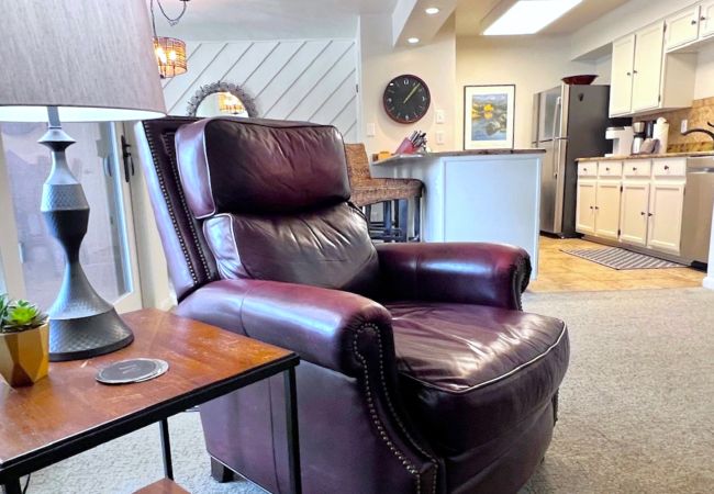 Condominium in Breckenridge - Park Place Aspen Condo • Walk to Main St. • Snowflake Lift • Pool+Hot Tubs Condominium in Breckenridge - Park Place Aspen Condo • Walk to Main St. • Snowflake Lift • Pool+Hot Tubs