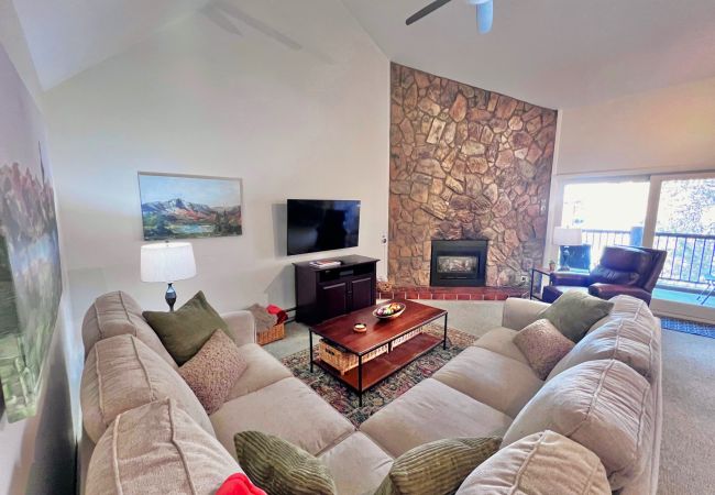 Condominium in Breckenridge - Park Place Aspen Condo • Walk to Main St. • Snowflake Lift • Pool+Hot Tubs Condominium in Breckenridge - Park Place Aspen Condo • Walk to Main St. • Snowflake Lift • Pool+Hot Tubs