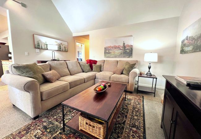 Condominium in Breckenridge - Park Place Aspen Condo • Walk to Main St. • Snowflake Lift • Pool+Hot Tubs Condominium in Breckenridge - Park Place Aspen Condo • Walk to Main St. • Snowflake Lift • Pool+Hot Tubs