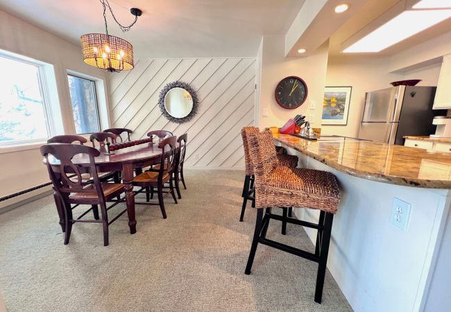 Condominium in Breckenridge - Park Place Aspen Condo • Walk to Main St. • Snowflake Lift • Pool+Hot Tubs Condominium in Breckenridge - Park Place Aspen Condo • Walk to Main St. • Snowflake Lift • Pool+Hot Tubs